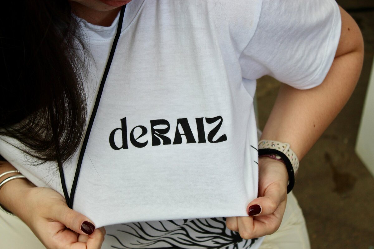 Camiseta de marca deRAÍZ